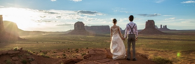 Monument Valley couple (640x213)